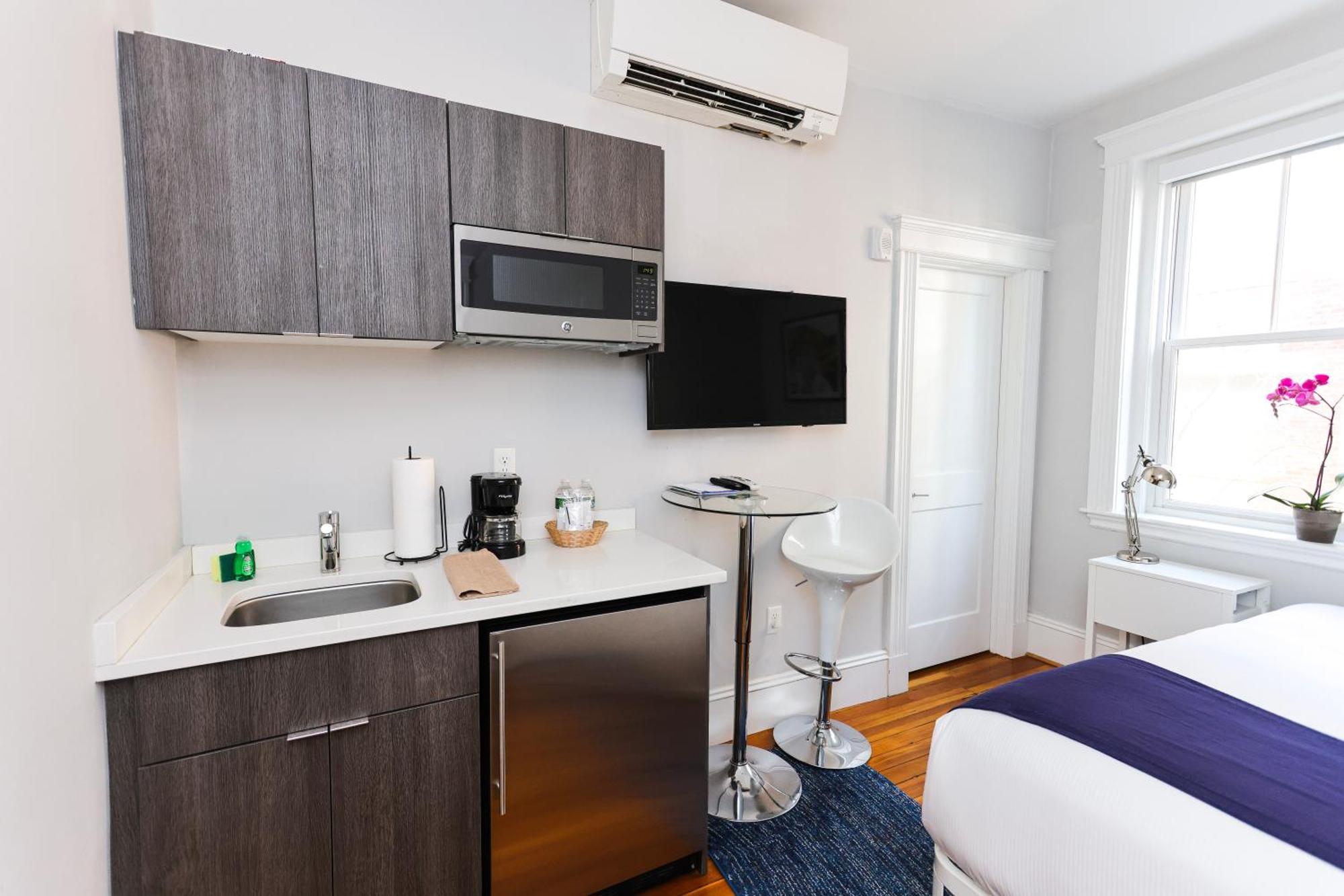 A Stylish Stay W/ A Queen Bed, Heated Floors.. #36 Brookline Dış mekan fotoğraf